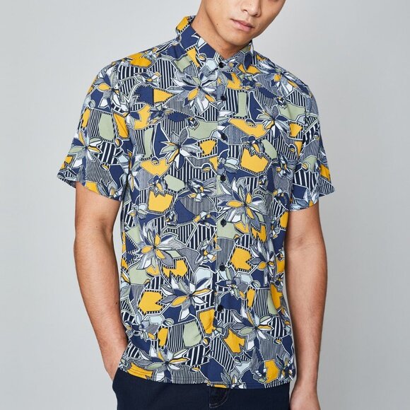 Native Youth Geo Flora Short Sleeve Button-Down Shirt ASO John B in Outer Banks - Picture 2 of 10